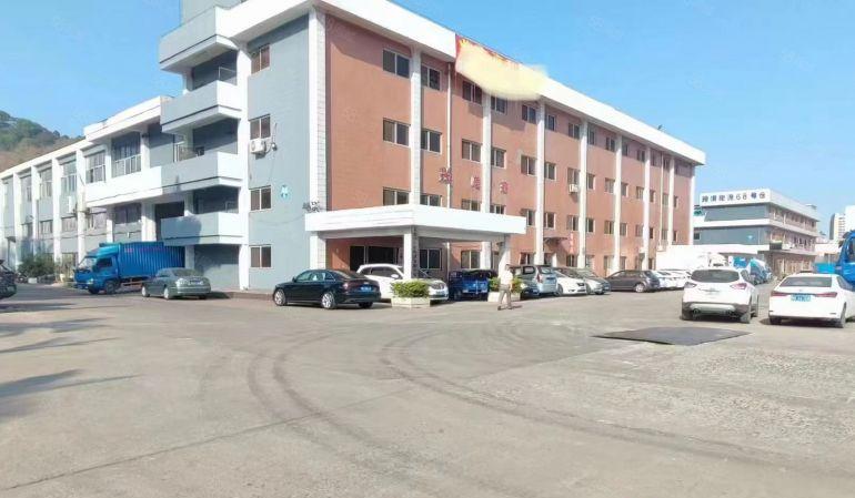 凤岗雁田布心新出一楼1200平6米高带牛角附近好招工价格超低