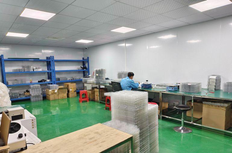 凤岗汽车站新出楼上现成无尘车间厂房500平方 电子贴片触摸屏