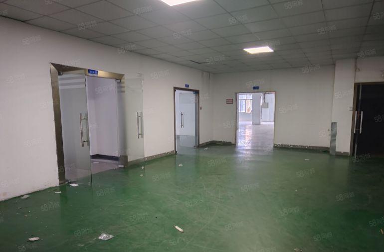 凤岗主干道边新出2楼1380平精装修厂房出租，现办公室地水电