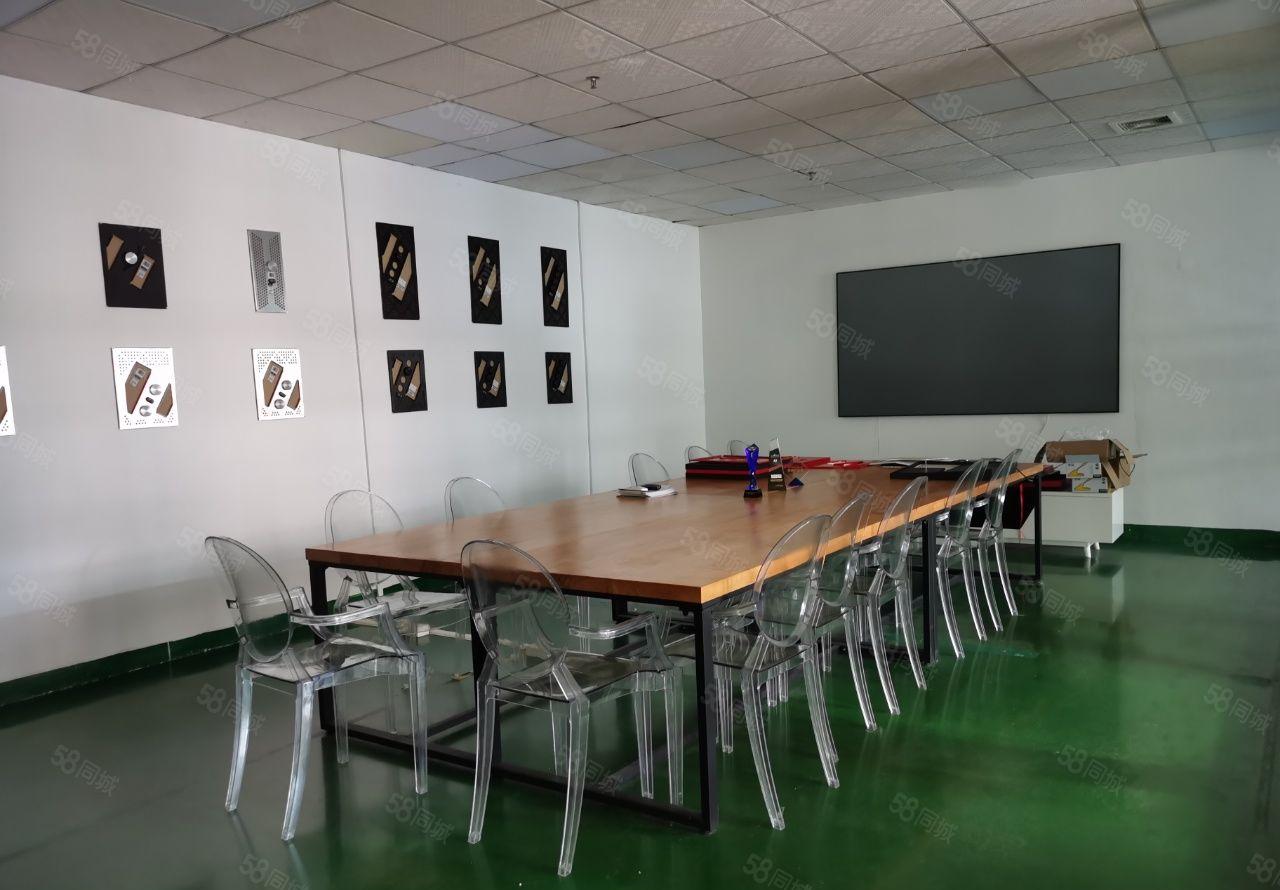 凤岗楼上一整层2000平方带精装修厂房仓库出租