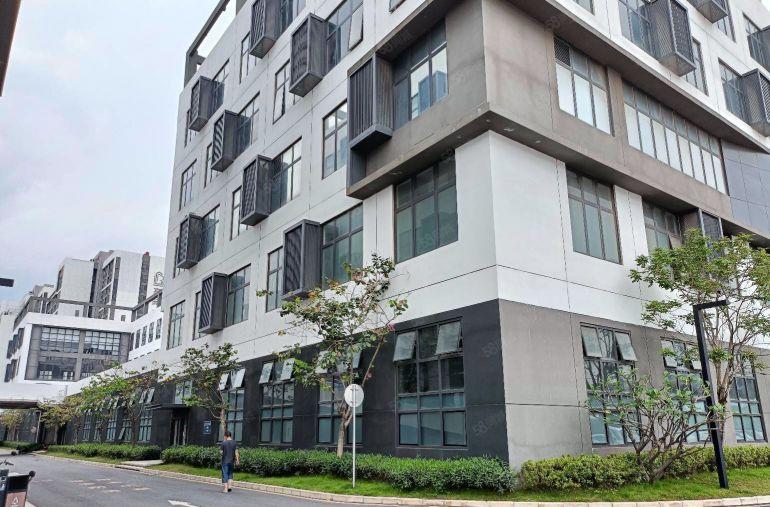 凤岗临深带装修一二楼各2000平厂房仓库出租，水电齐全可分租