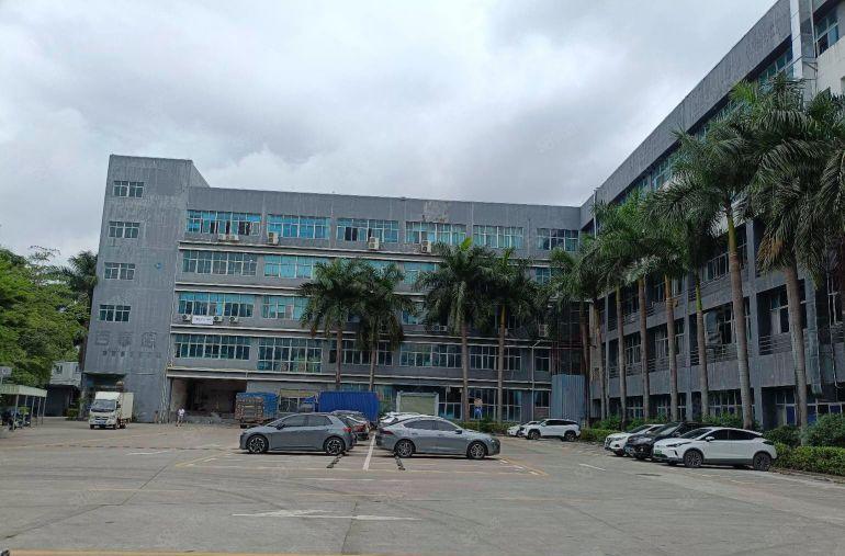 凤岗雁田高速口带装修一二楼各2000平厂房仓库出租，水电齐全