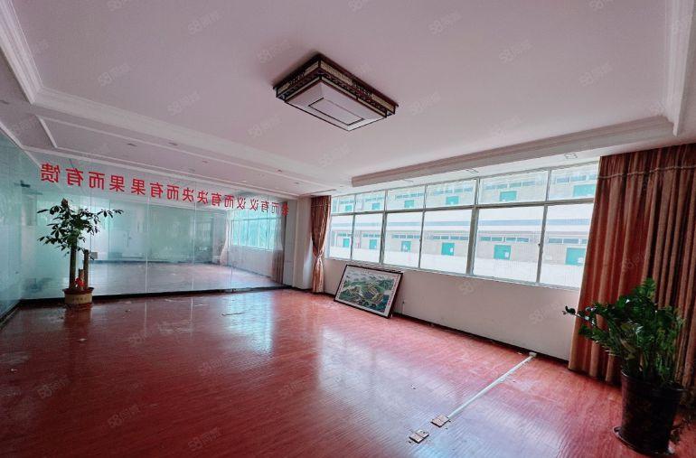 凤岗镇天堂围厂房招租，三楼2000平整层厂房，精装修出租