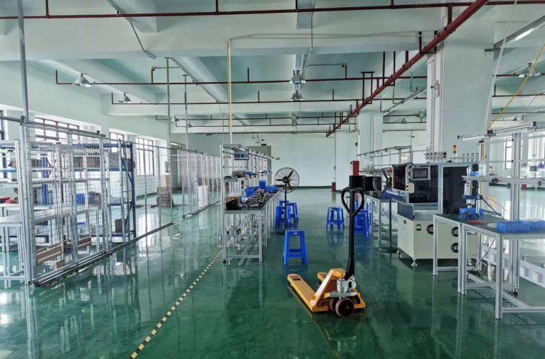 凤岗雁田村委厂房楼上2000平方带办公室装修厂房仓库低价出租