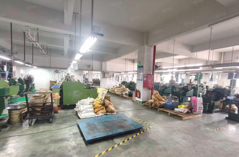 凤岗五联产业园带精装修厂房出租楼上整层2000平方 空地大