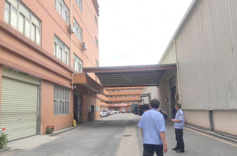 凤岗雁田楼上重工企业厂房1500平带3吨货梯