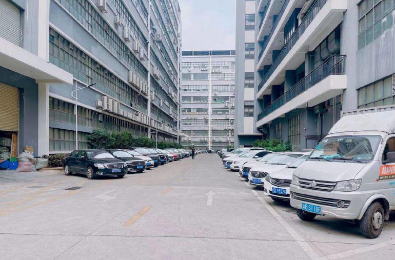 带装修三楼厂房出租）凤岗五联新出2000平方米楼上厂房出租