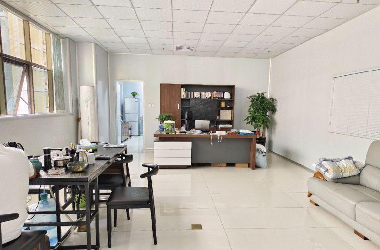 原房东出租 凤岗金凤凰楼上2000平厂房出租 有现成办公室