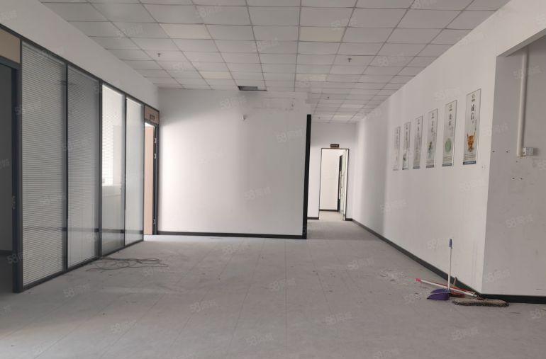 凤岗镇五联靠深楼上精装修1500平园区形象好3吨货梯厂房出租