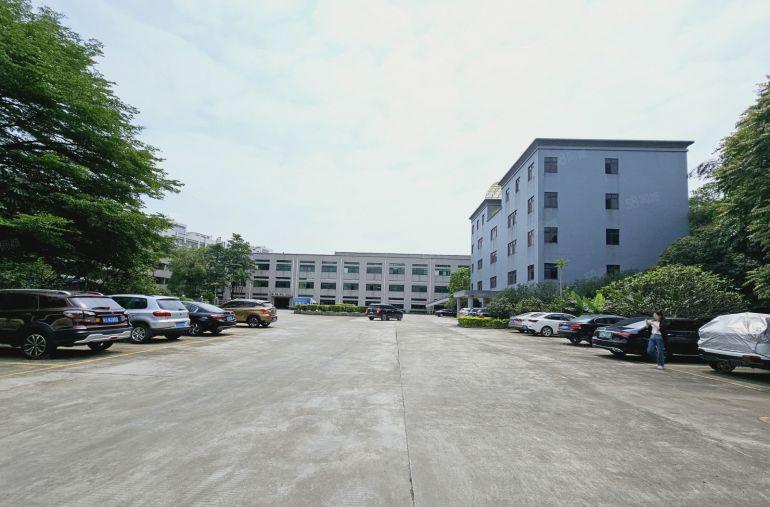 凤岗高速路口实际面积出租三楼3300平米，原房东，超大空地