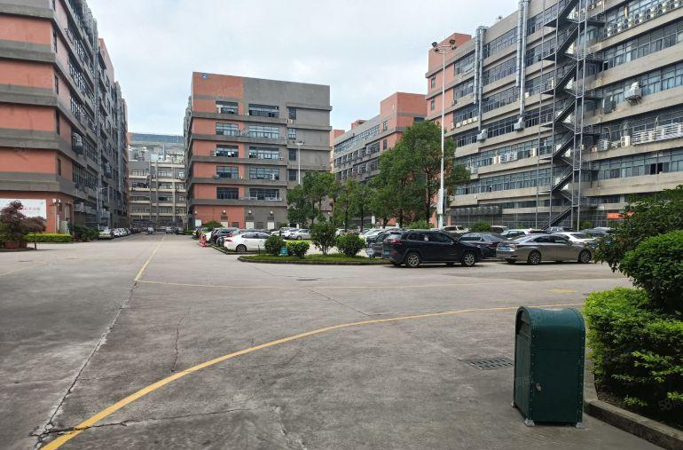 凤岗镇中心高大上园区出租1万平米带现成装修