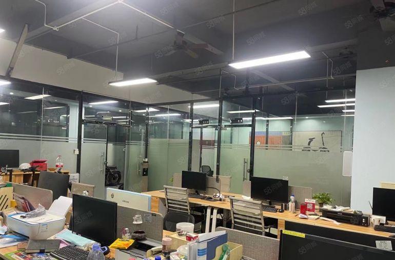 8元楼上一手房东出租，水电齐全带精装办公室，