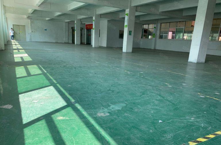 凤岗低价厂房出租，金凤凰二楼整层860平厂房低价出租现成装修