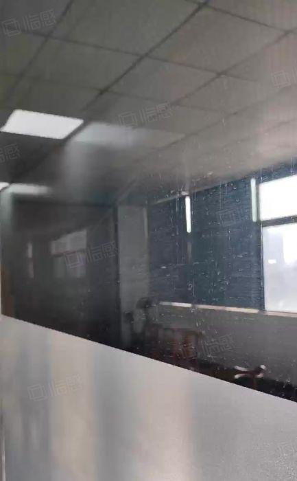 凤岗楼上精装修无尘车间1200平厂房出租主干道边上空地大