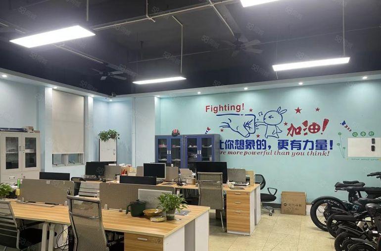 8元楼上一手房东出租，水电齐全带精装办公室，