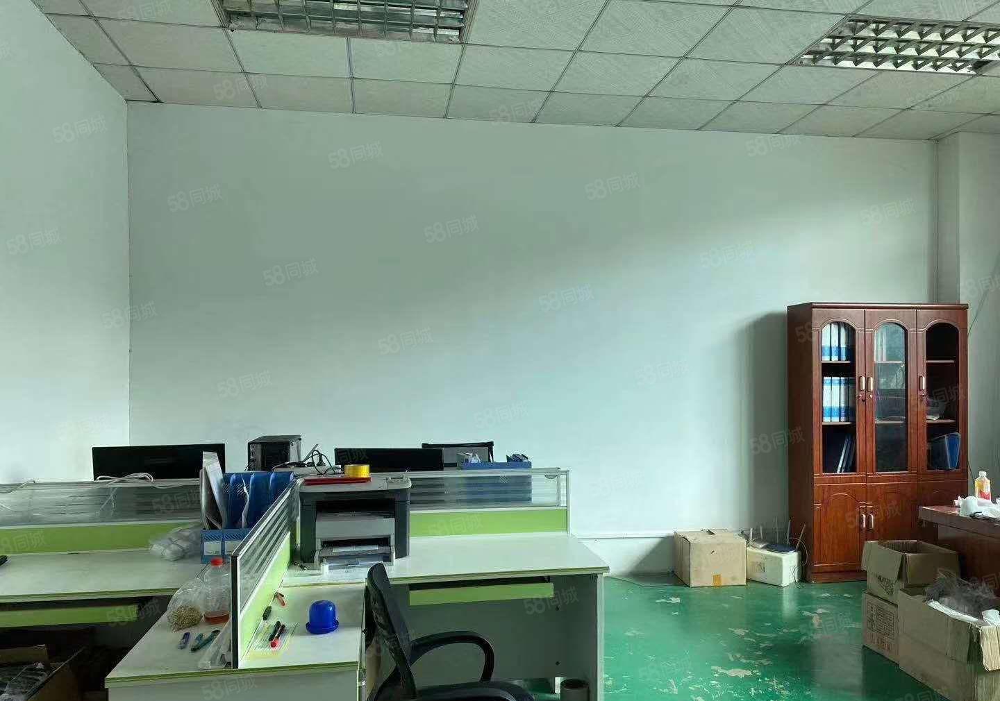 凤岗新出一楼500平方仓库出租,可分租，临街靠路边，水电齐全