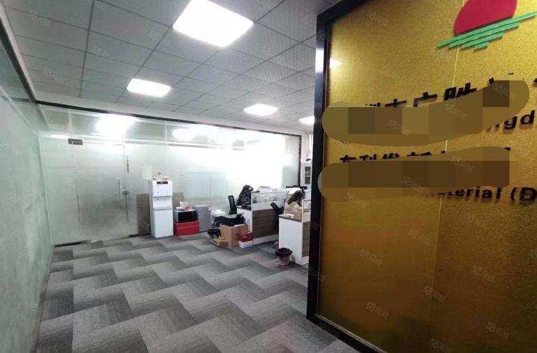 凤岗五联标准厂房二楼2000平出租，带办公室装修，现成水电