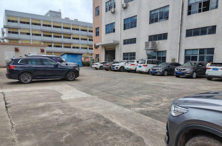 凤岗雁田靠近深圳平湖厂房仓库出租低价出租2300平可分租