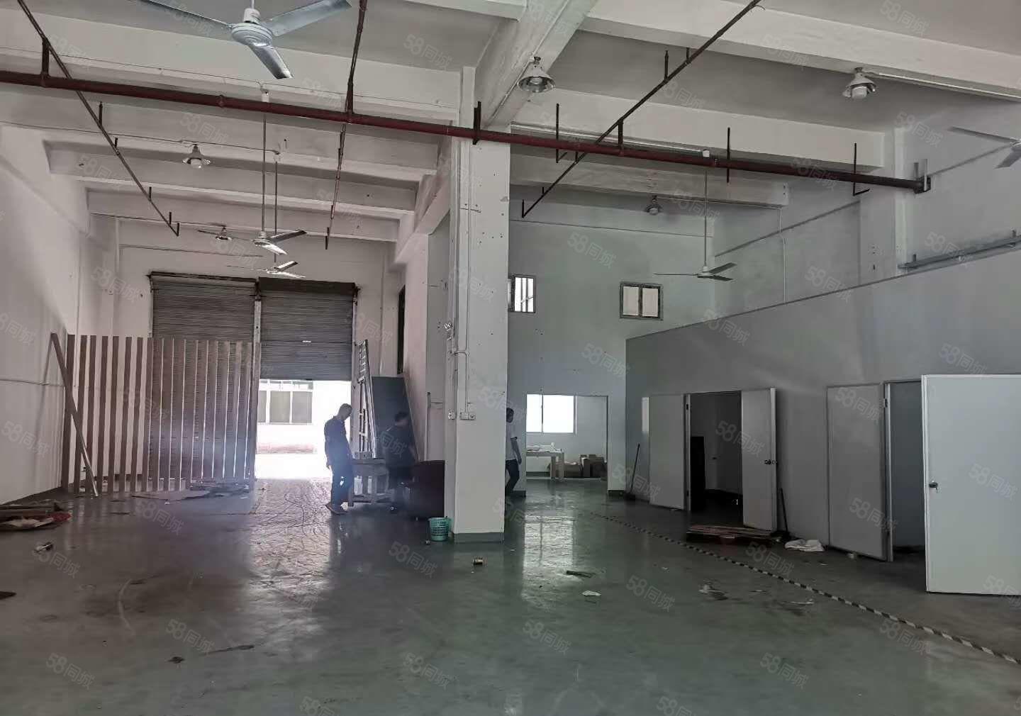 凤岗新出一楼500平方仓库出租,可分租，临街靠路边，水电齐全