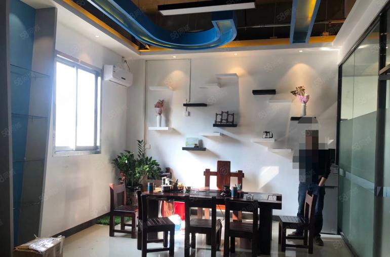 凤岗雁田新出原房东楼上1500平带装修厂房仓库出租，形象好