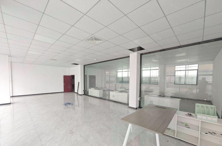 凤岗金凤凰独院租金18元4500平原房东厂房出租现成装修