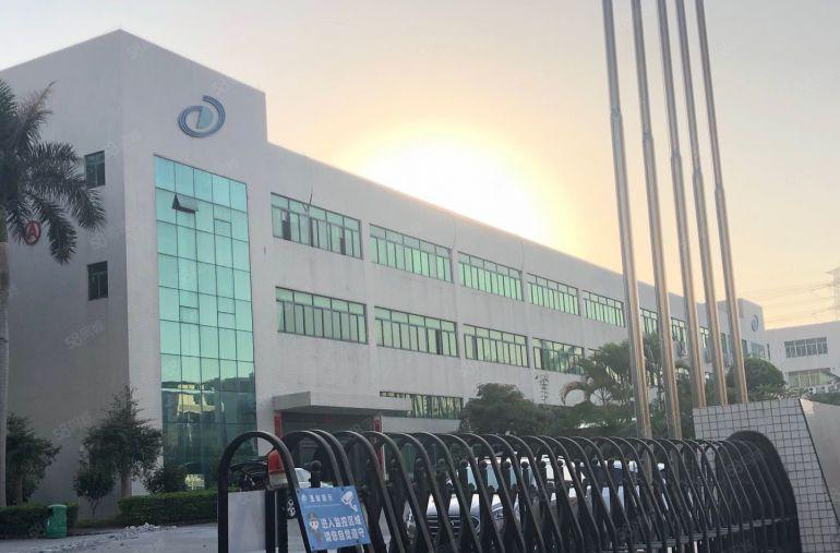 凤岗雁田靠深圳新出楼上一整层6500平厂房仓库出租，大小分租