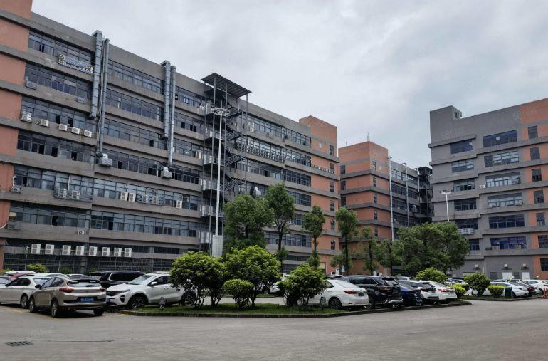 原房东7米高一楼厂房）凤岗新出2000平米带牛角装修厂房出租