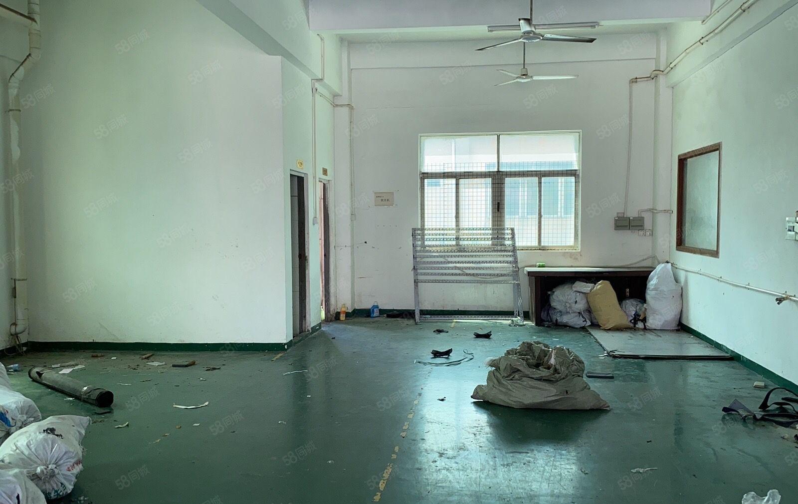 凤岗官井头新出整层950平方 现成装修 ！