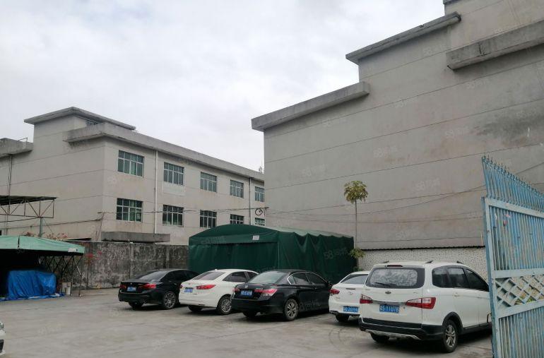 凤岗五联原房东带办公室装修标准厂房三楼500平出租，现成水电