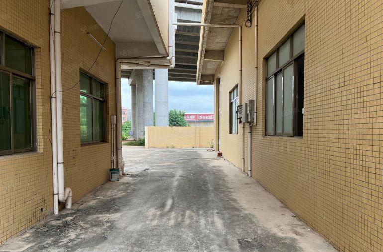 凤岗镇雁田原房东钢构砖墙到顶单一层小独院底价出租，周边无居民