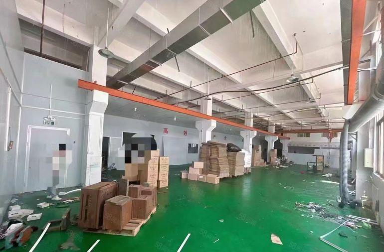 带行车一楼厂房）凤岗汽车站附近新出1500平方米厂房出租