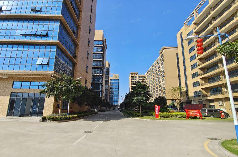 凤岗五联原房东厂房出租2160平豪华装修无转让费合同期长