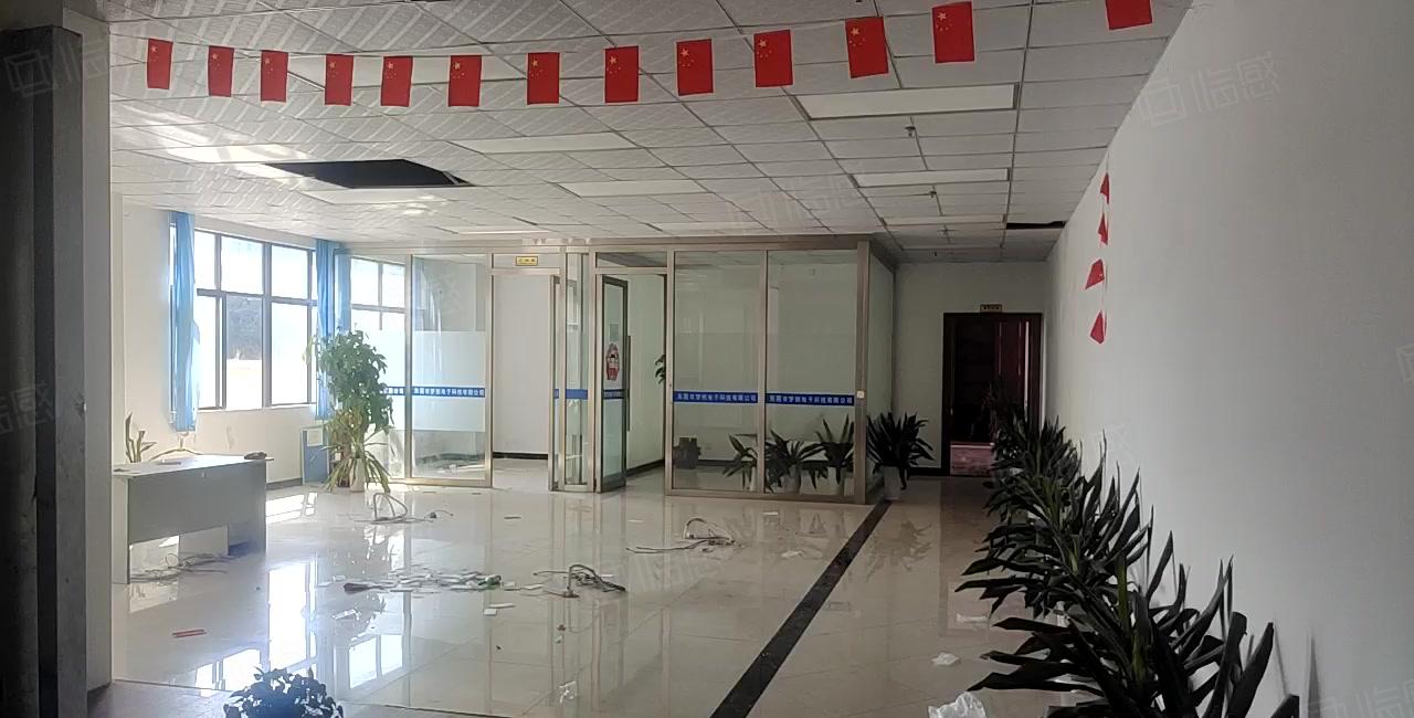 凤岗布心三楼3900平方豪华办公室重工业厂房可做五金注塑电子