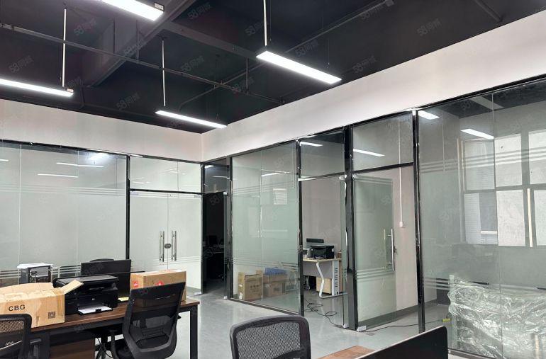 便宜甩租！凤岗五联楼上一整层1000平带装修厂房出租