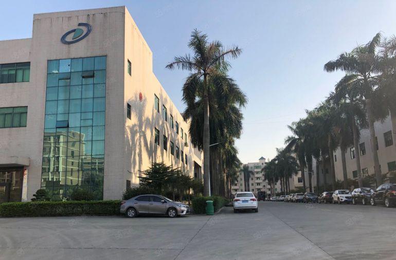 凤岗雁田靠深圳新出楼上一整层6500平厂房仓库出租，大小分租