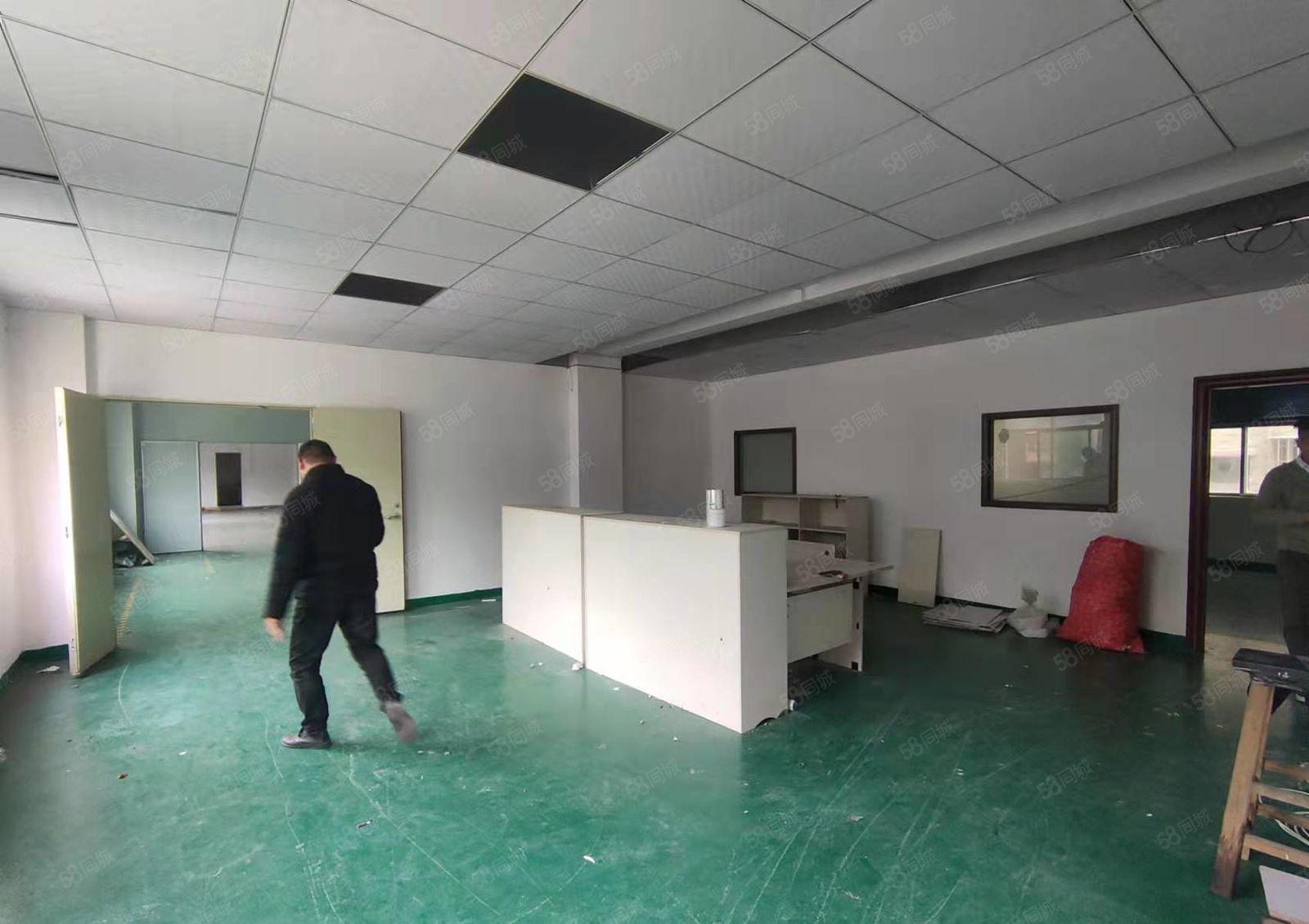 凤岗竹塘二三楼厂房各650平方现成水电装修办公室 可以分租