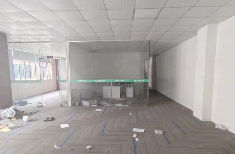 凤岗靠近清溪楼上1300平带现成装修厂房低价出租 适合各行业