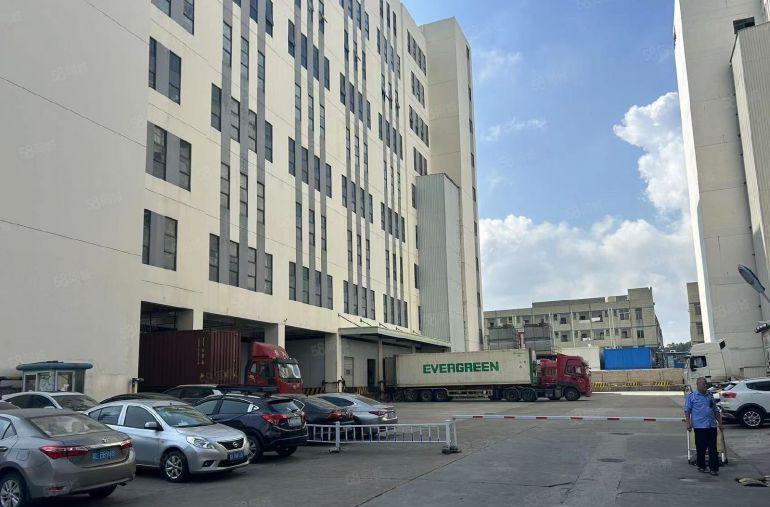 凤岗雁田新出原房东楼上3500平厂房仓库出租，价格便宜