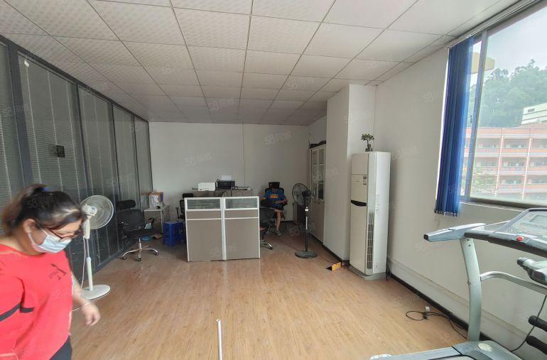 凤岗油甘埔原房东1200平厂房出租，现成办公室水电