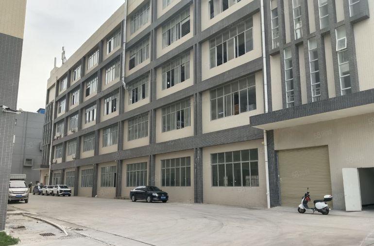 凤岗五联碧湖大道边原房东厂房一楼4000平出租，带办公室装修