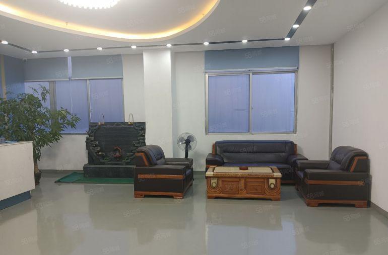 凤岗浸校塘新出带办公室装修标准厂房二楼2000平出租现成水电