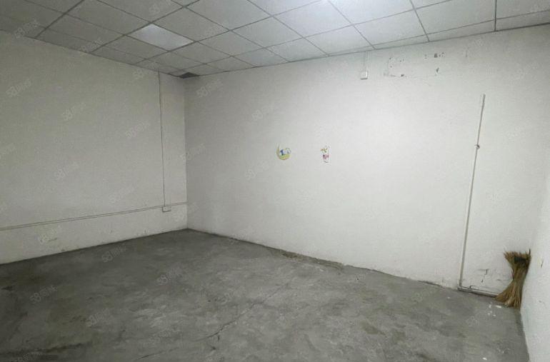 万江新和一楼390平方标准厂房出租层高5.5米水电齐有办公室