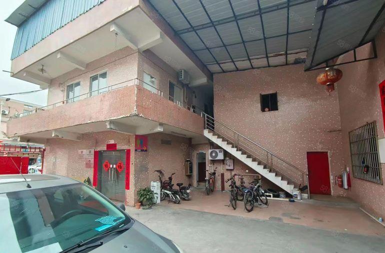 新村大马路边小独院800方！原房东有院子