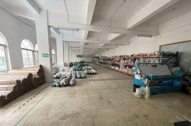 万江拔蛟窝二楼680平方标准厂房出租水电齐全透光好院子大