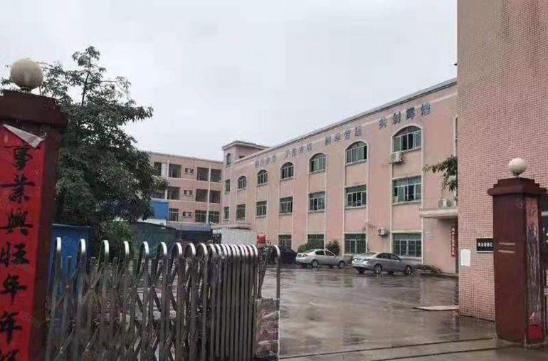 万江大汾二楼1000平方标准厂房出租有地坪漆和现成办公室