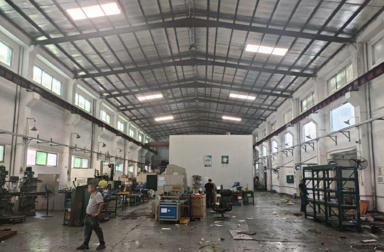 低价厂房出租单一层高度10米独门独院分租一栋带行车出租