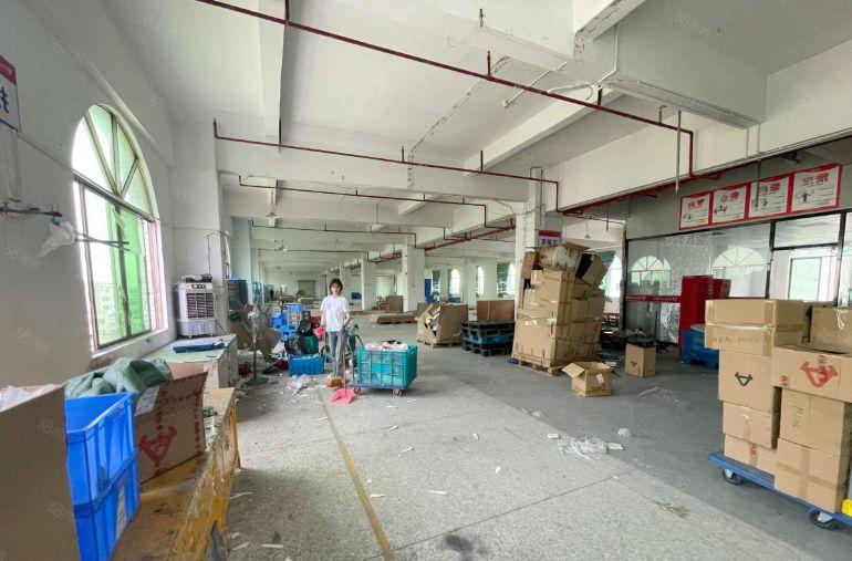 万江新和原房东三楼1280平方水电及消防齐全现成办公室院子大