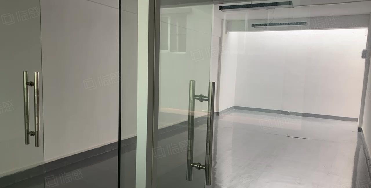 环城路口精装小面积办公室，无杂费无中介费原房东出租