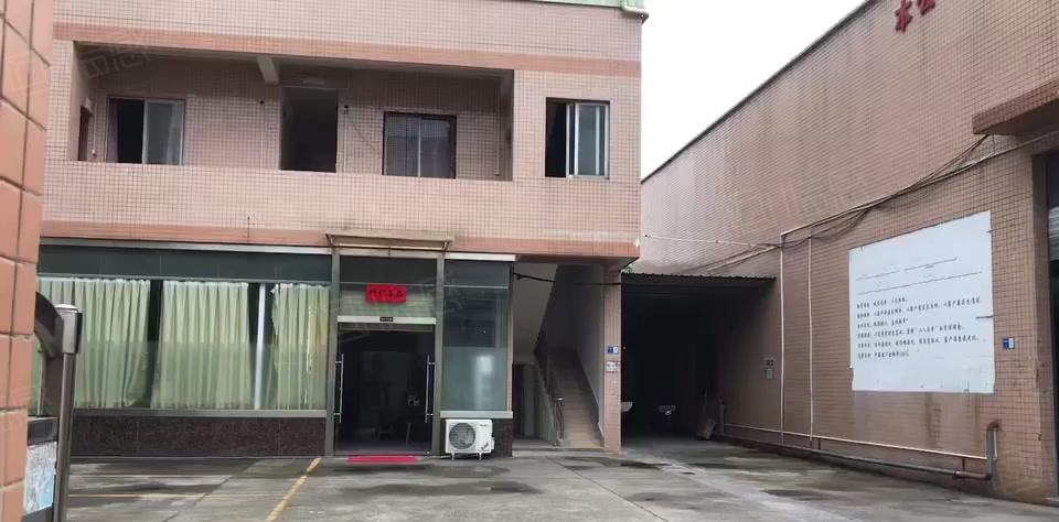 独门独院一楼厂房2200平方，砖墙到顶高度7米，空地800平