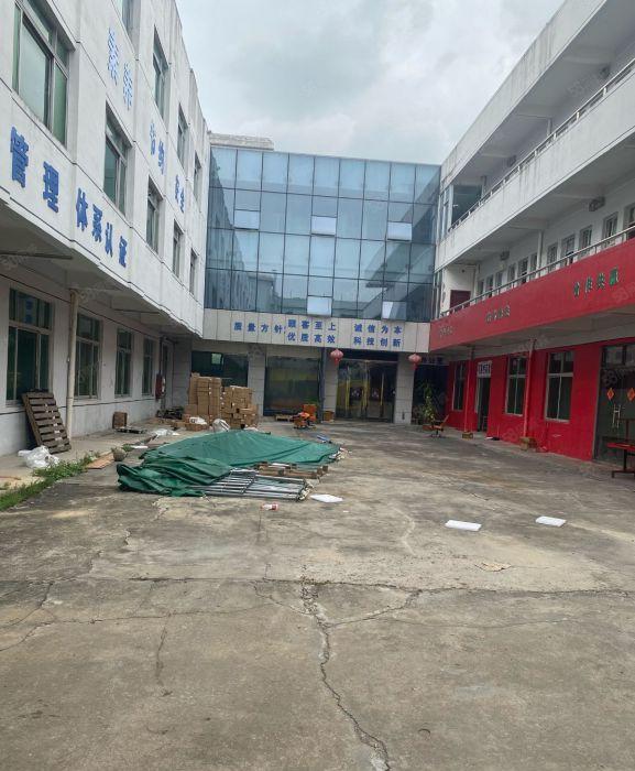 大朗镇新出原房东小独院厂房3500平方米出租。